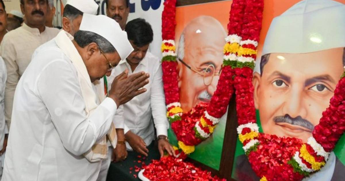 Karnataka CM Siddaramaiah pays tribute to Mahatma Gandhi, Lal Bahadur Shastri on their birth anniversary